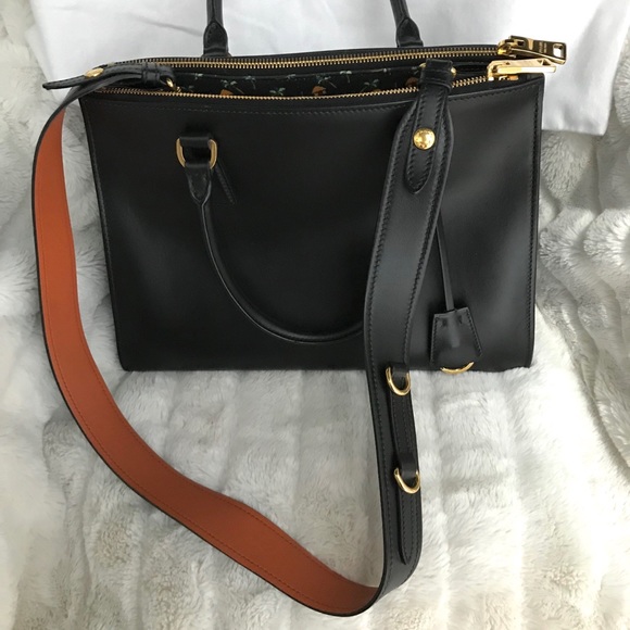 Prada Saffiano lux tote medium size - Picture 2 of 8
